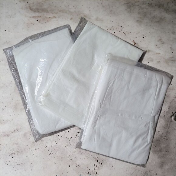 Disposable Isolation Gowns Large White Set of 3 Non Medical Use Artist Protect - Picture 1 of 8